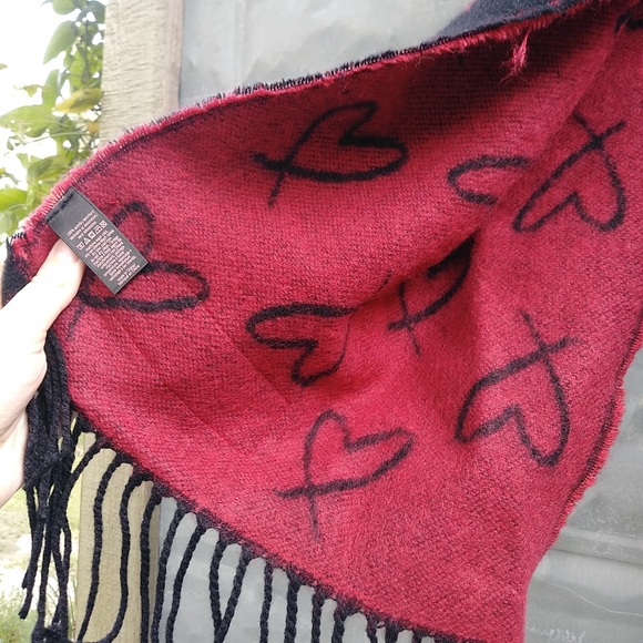 Victoria's Secret Heart Blanket Scarf - Picture 5 of 6